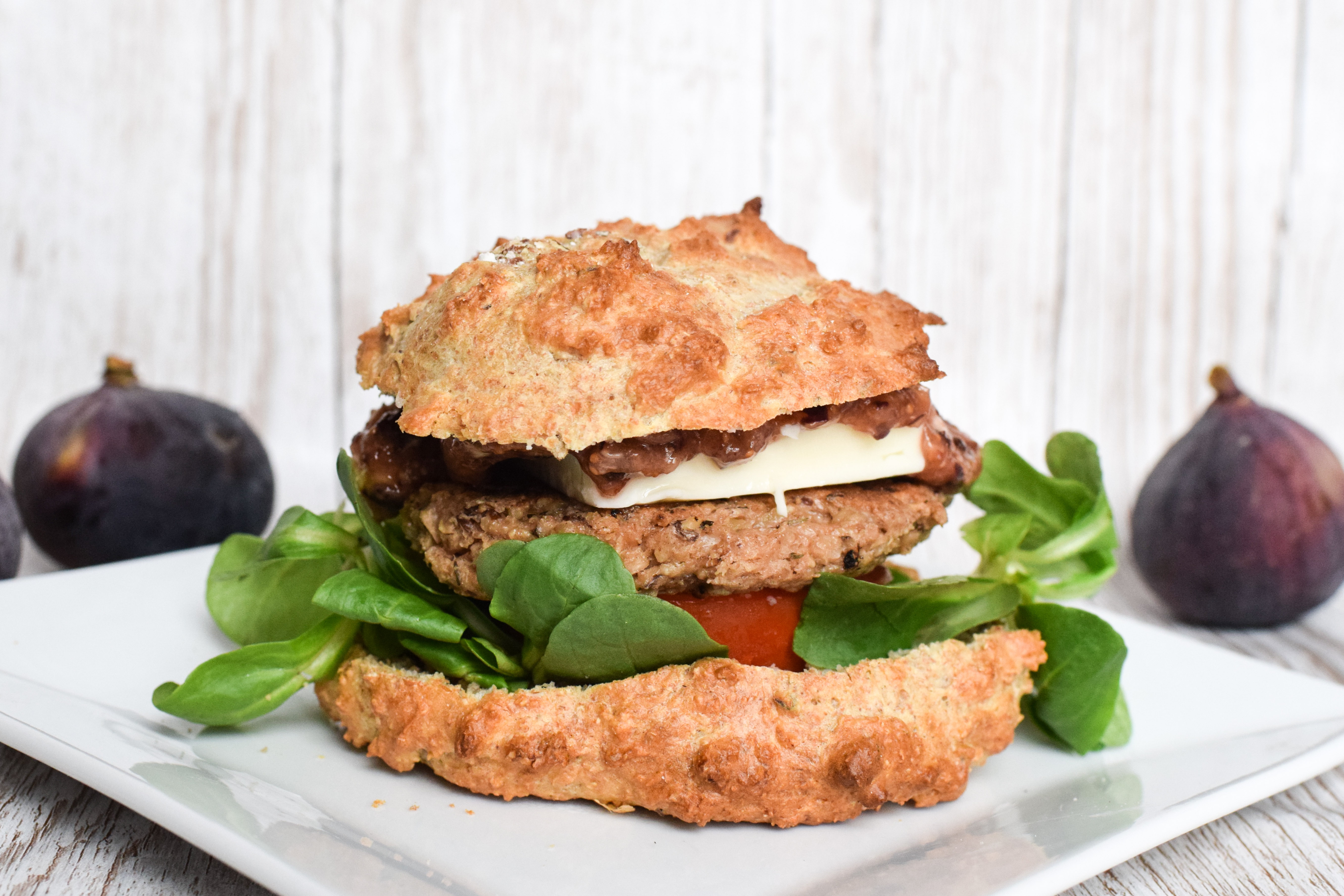 Rezept Vegetarischer Burger Mit Walnussbratling Ziegenkase Und Feigen Lisas Lovely World 